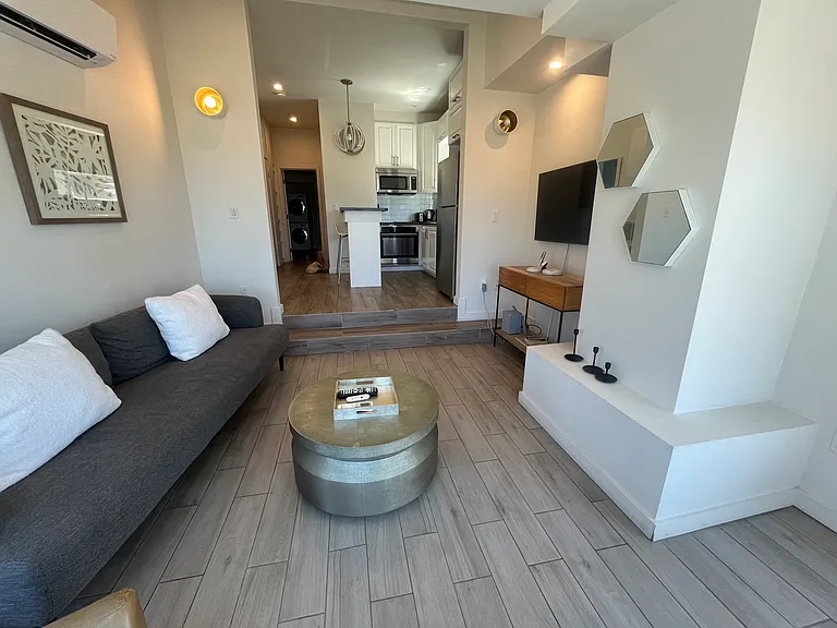 1647 Ocean Front Walk #1 — Photo 3
