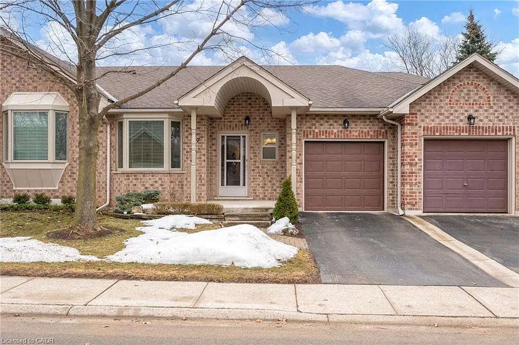 47 Greentrail Dr photo 1