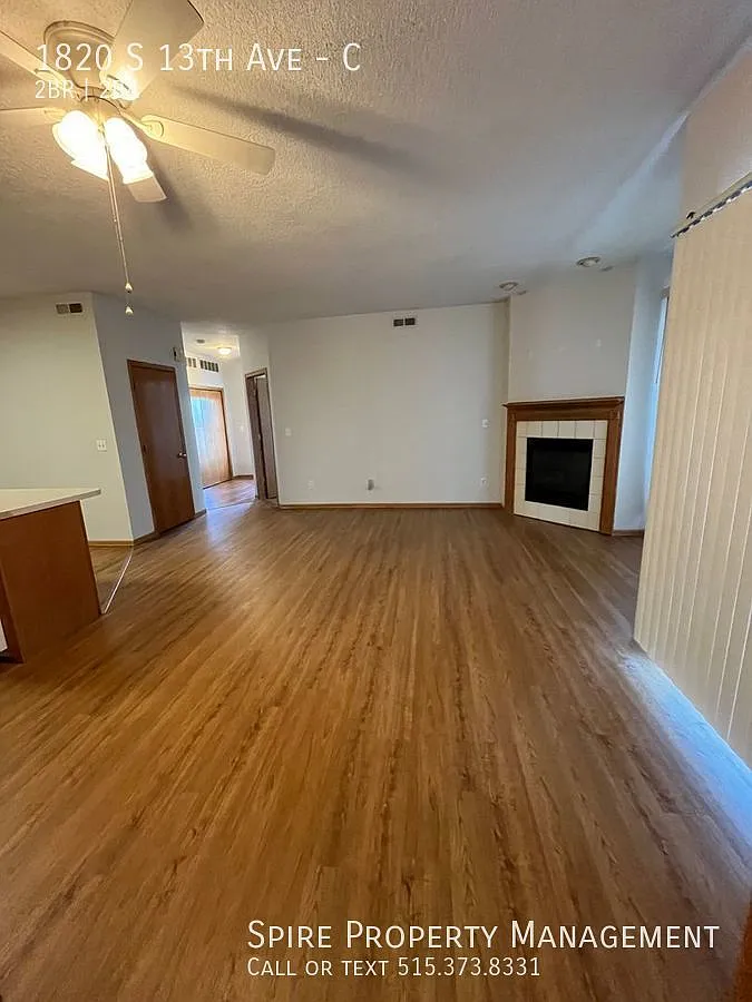 Spacious 2 bed/1bath unit in Newton with Garage! — Photo 2