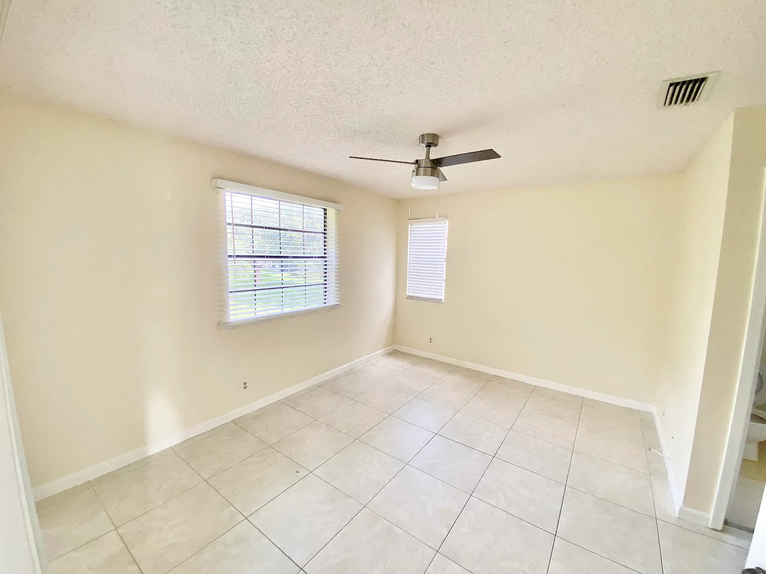 3 bed, 2.0 bath, 1178 sqft, $3,100 — Photo 3