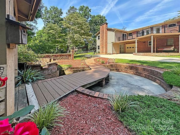 5th image of 181 Huntington Dr