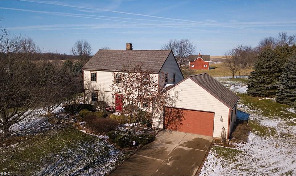 1st image of 2615 Larch Dr