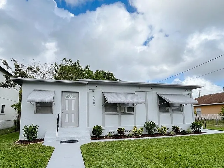 5607 Polk St — Photo 1