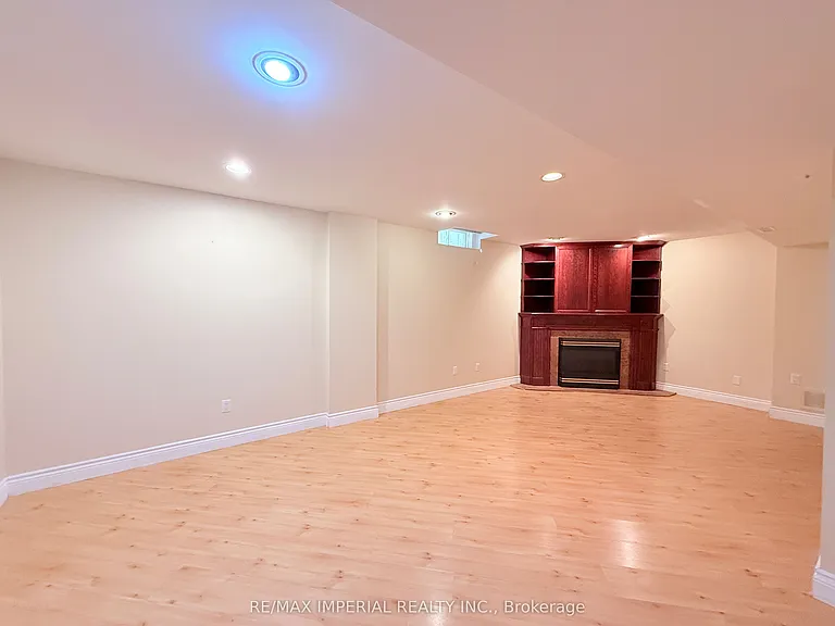 5735 Tayside Cres — Photo 36