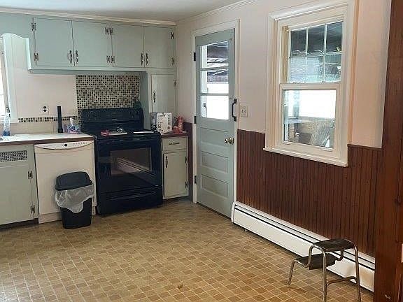 4th image of 63 Davis St