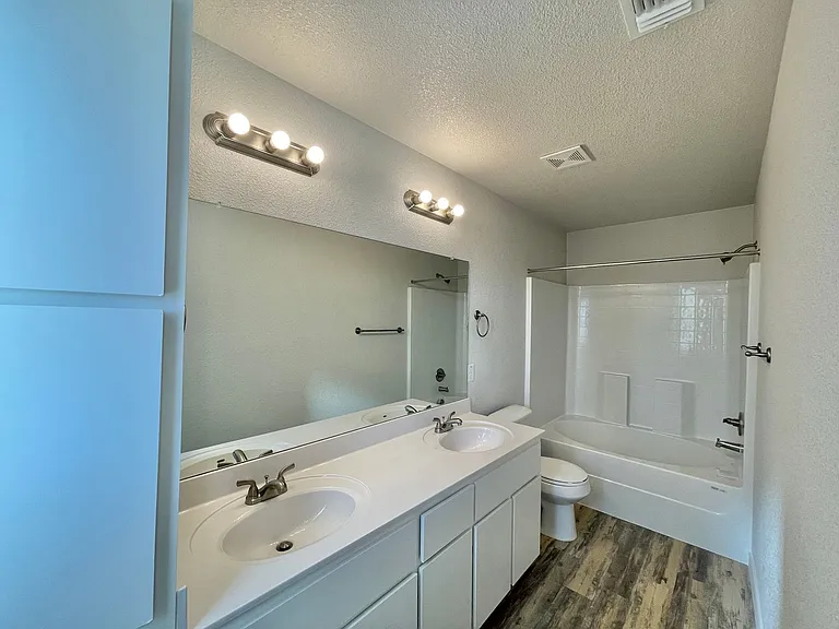 1801 Castroville Trl — Photo 23