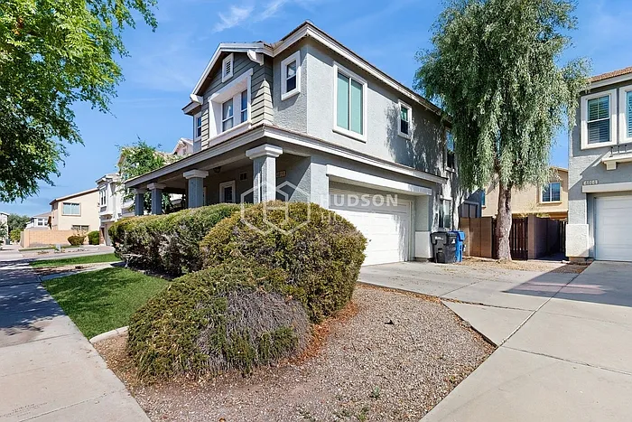 3 bed, 2.5 bath, 1656 sqft, $1,925 — Photo 4