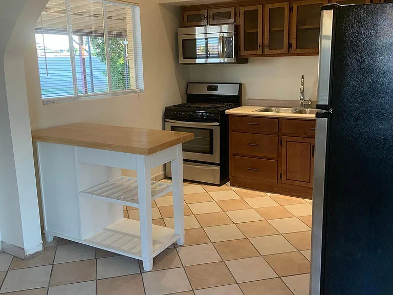 1735 W Fairmount Ave — Photo 6