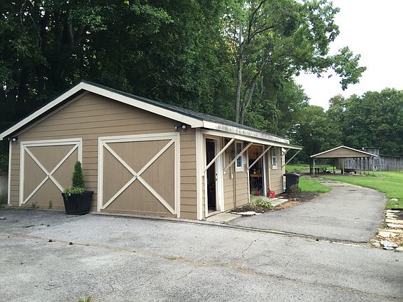 Detached 2 car garage / shop
