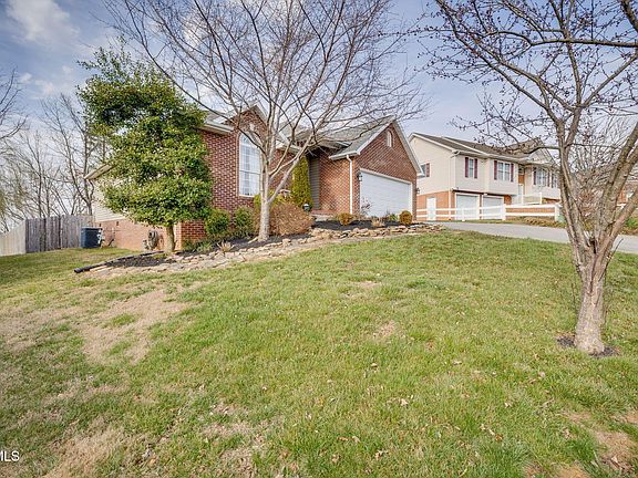 3rd image of 32 Taylor Ridge Ct