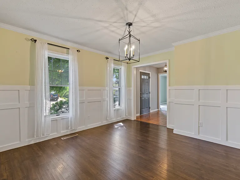 4690 Lindbergh Dr — Photo 9