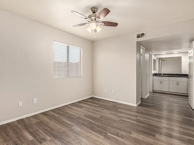 Goldcrest Apartments — Photo 21