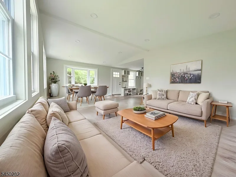 3 bed, 1.0 bath, $2,600 — Photo 2