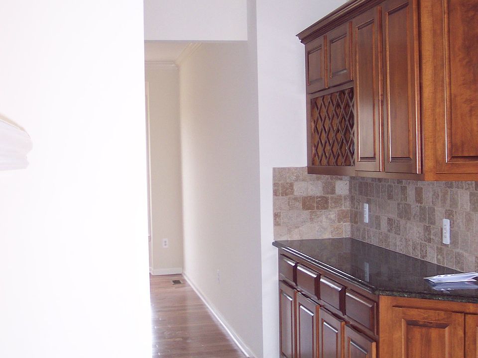 Versatile Butler’s Pantry