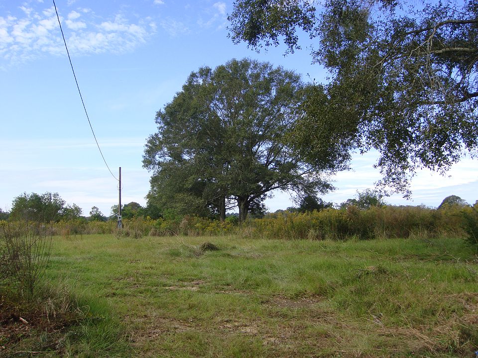 Front view of property