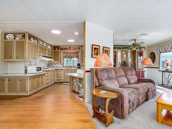 4th image of 158 Bear Flag Road