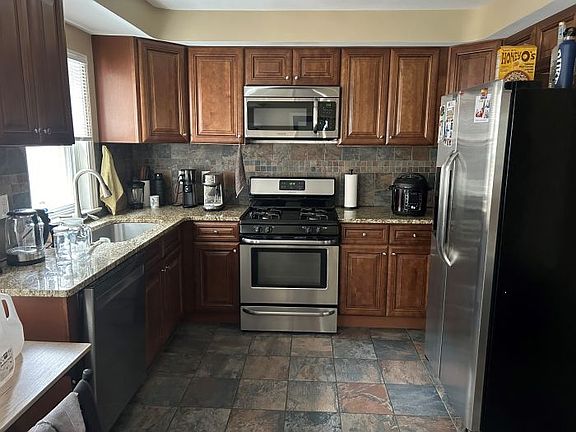 2nd image of 2672 Mayfield Rd APT 5