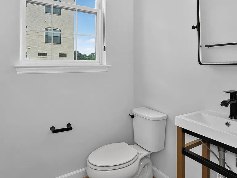 627 Leigh Way — Photo 9
