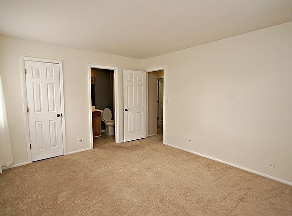 5th image of 619 Berkley Ct Unit V1
