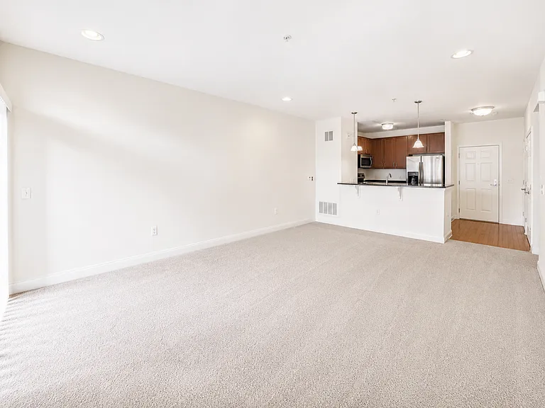200 W Elm St #1219 — Photo 6
