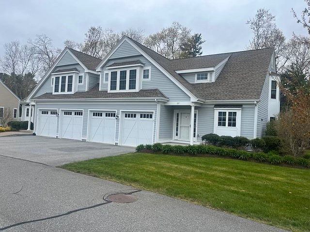 1st image of 27 Carriage Ln #27