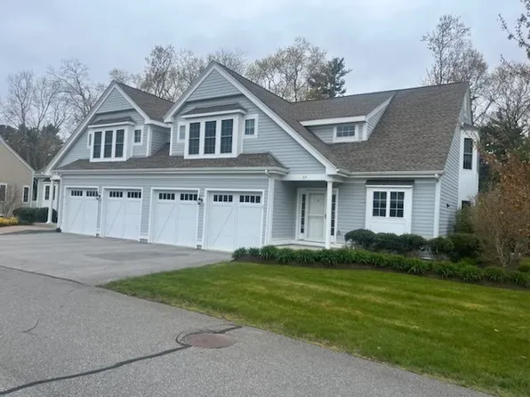 27 Carriage Ln #27, Duxbury, MA 02332