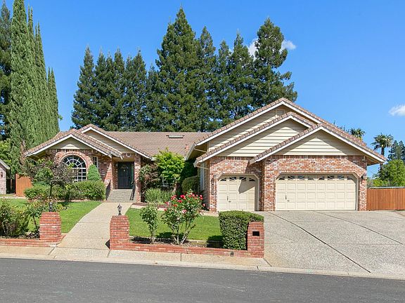 3rd image of 104 Oak Rim Way