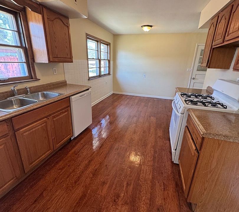 1st image of 815 Hoban Ave