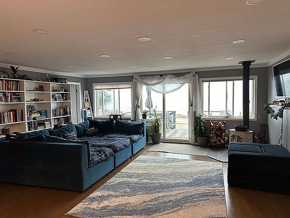 3rd image of 641 Lakeview Dr