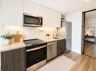 18 Hamilton Ave N #201, Ottawa, ON K1Y 1B6