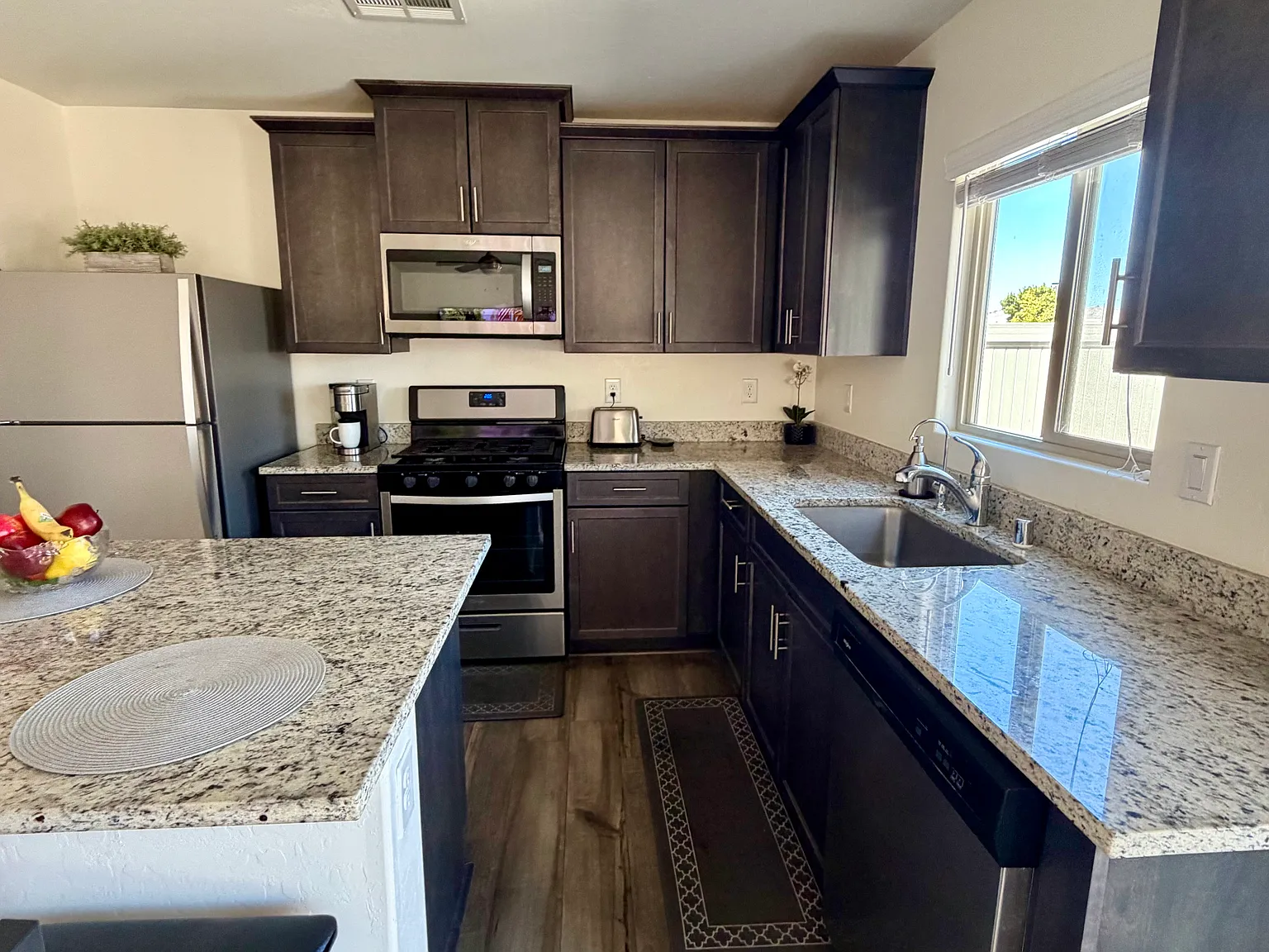 3 bed, 1414 sqft, $2,400 — Photo 3