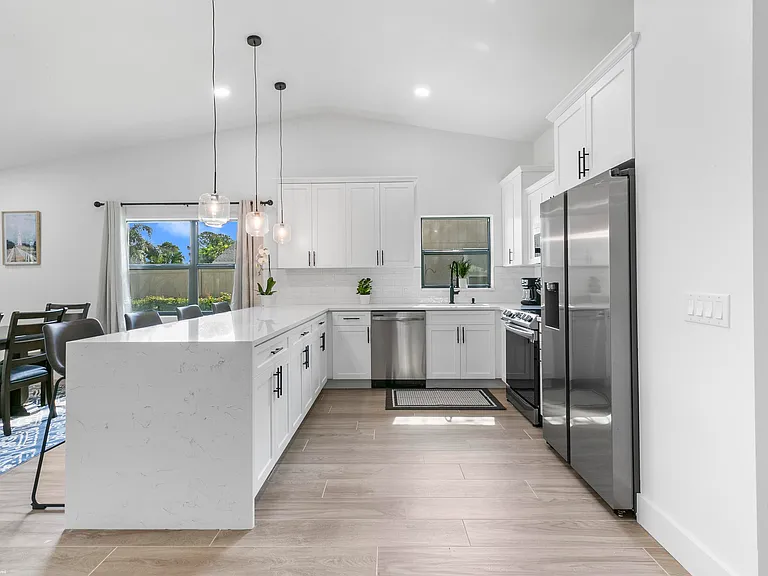 13781 Barberry Dr — Photo 5