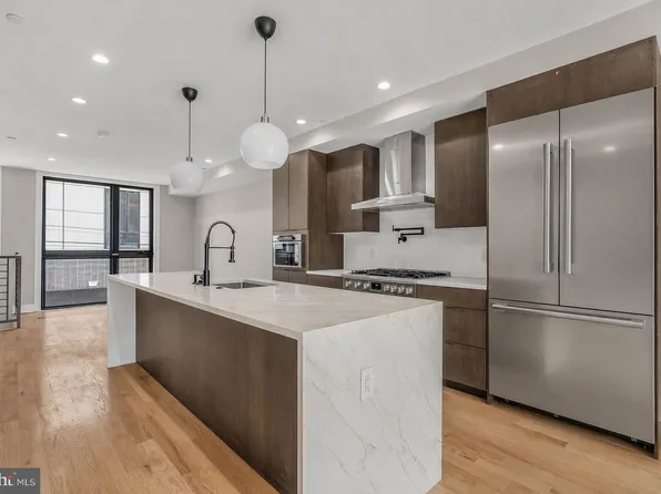 834 Cameron St, Philadelphia, PA 19130