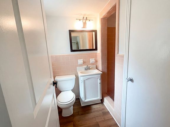 4th image of 6128 Robbins Cir S