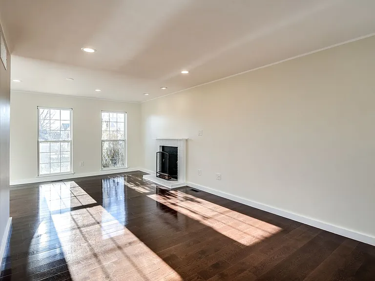 1304 Longbow Rd — Photo 3