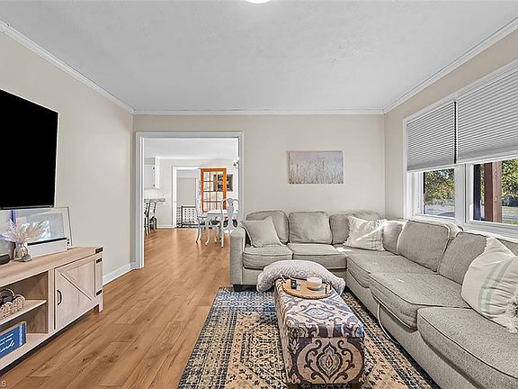 3rd image of 612 Reeder Rd