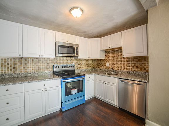 4th image of 916 W 27th St