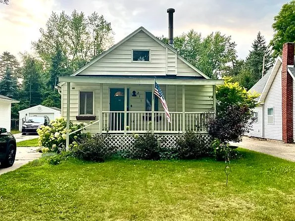 211 N Deerfield Ave, Lansing, MI 48917
