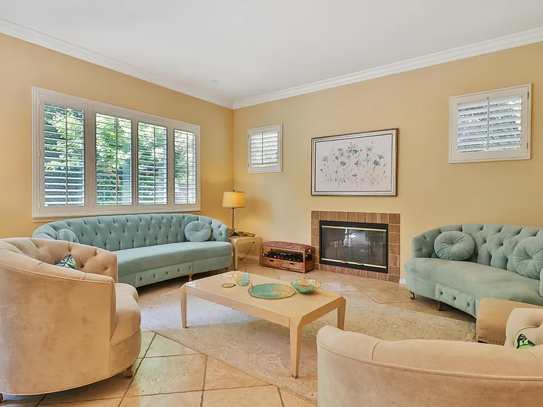 Living Room with fireplace