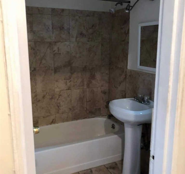 1st image of 7009 Park Dr E