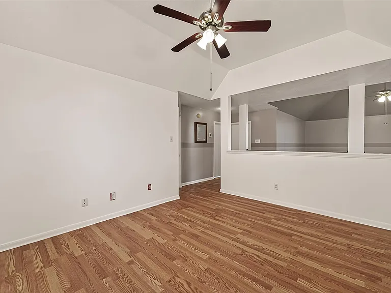 16315 April Ridge Dr — Photo 32