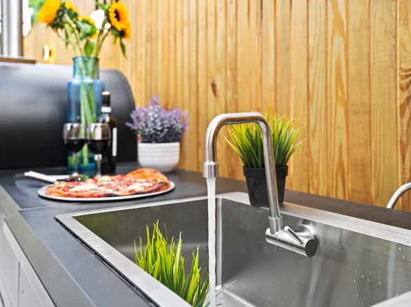 19 North Henry Street image 20 of 28