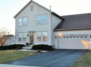 441 Valley View Dr, Saint Charles, IL 60175