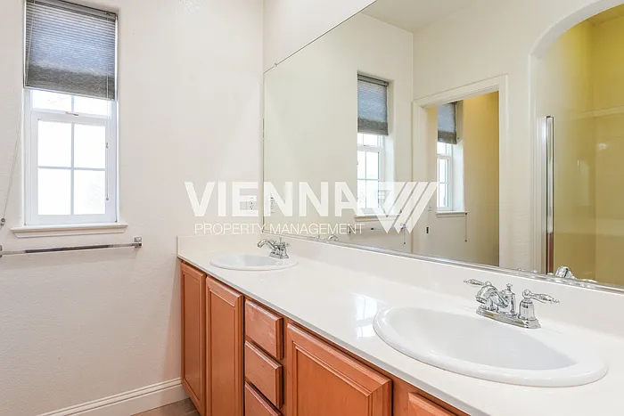 48 Villa Gardens Ct — Photo 12