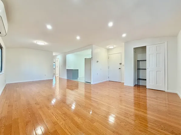 216 Monahan Ave #2F, Staten Island, NY 10314