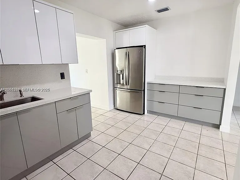 11821 SW 185th Ter — Photo 4