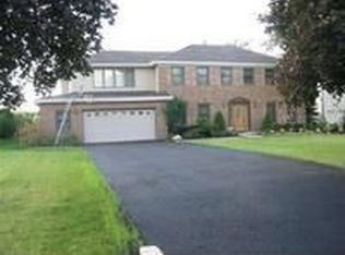 16W633 87th St, Willowbrook, IL 60527