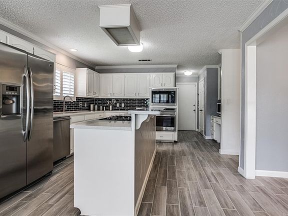 3rd image of 1630 Shores Blvd
