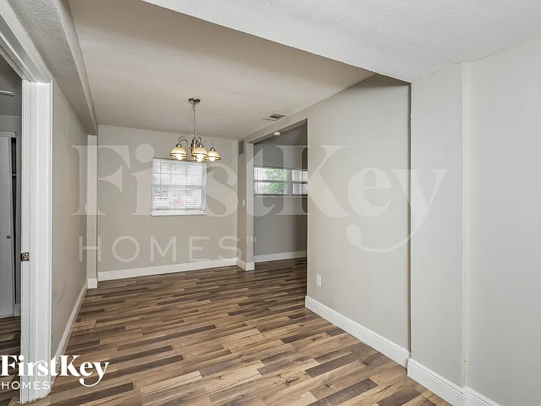 611 Hewett Dr — Photo 6