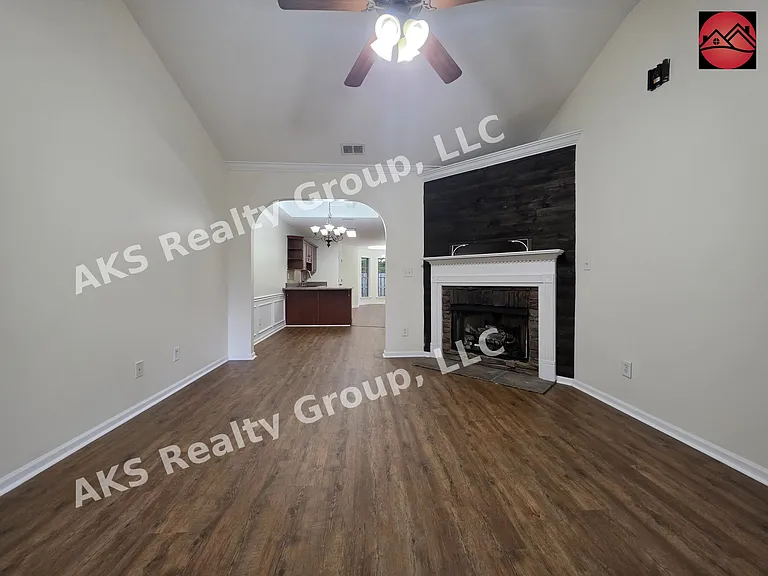 6116 Townley Way — Photo 2